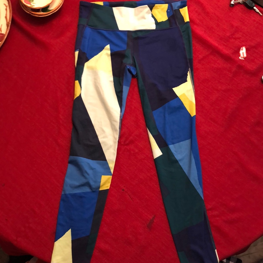 Gap patterned leggings. Size large.